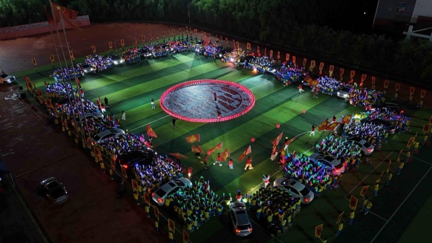 青春如火燃夏夜，誓言如星照征程｜河间英华学校举行初三解压夜喊活动