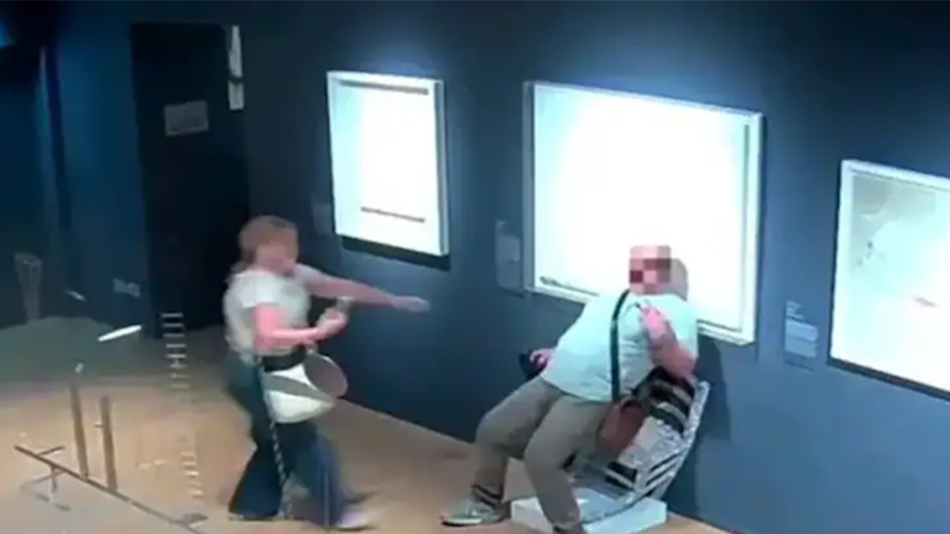 数千颗施华洛世奇水晶镶嵌，游客坐坏“梵高椅”后落荒而逃，被意大利博物馆怒斥不尊重艺术