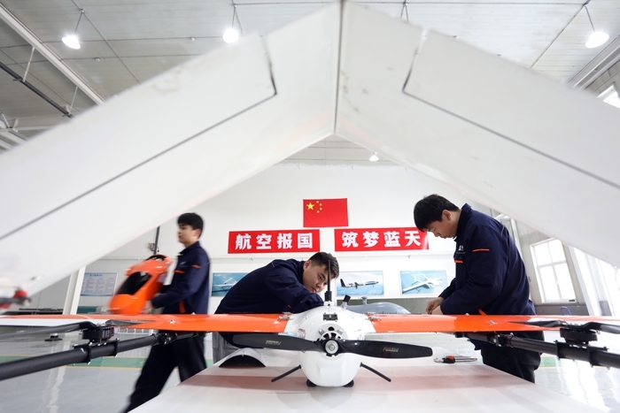 （滨州高新区聚力发展无人机产业，建成了全省首家民用无人机试飞运行基地、首个低空飞行服务中心）
