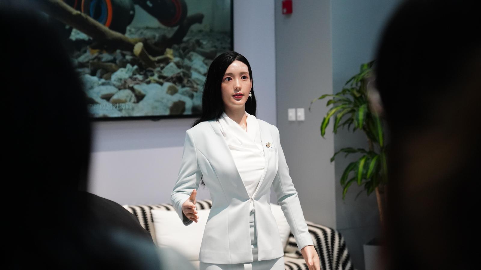 “机器人大世界”里展出的机器人产品（李忠明 摄）