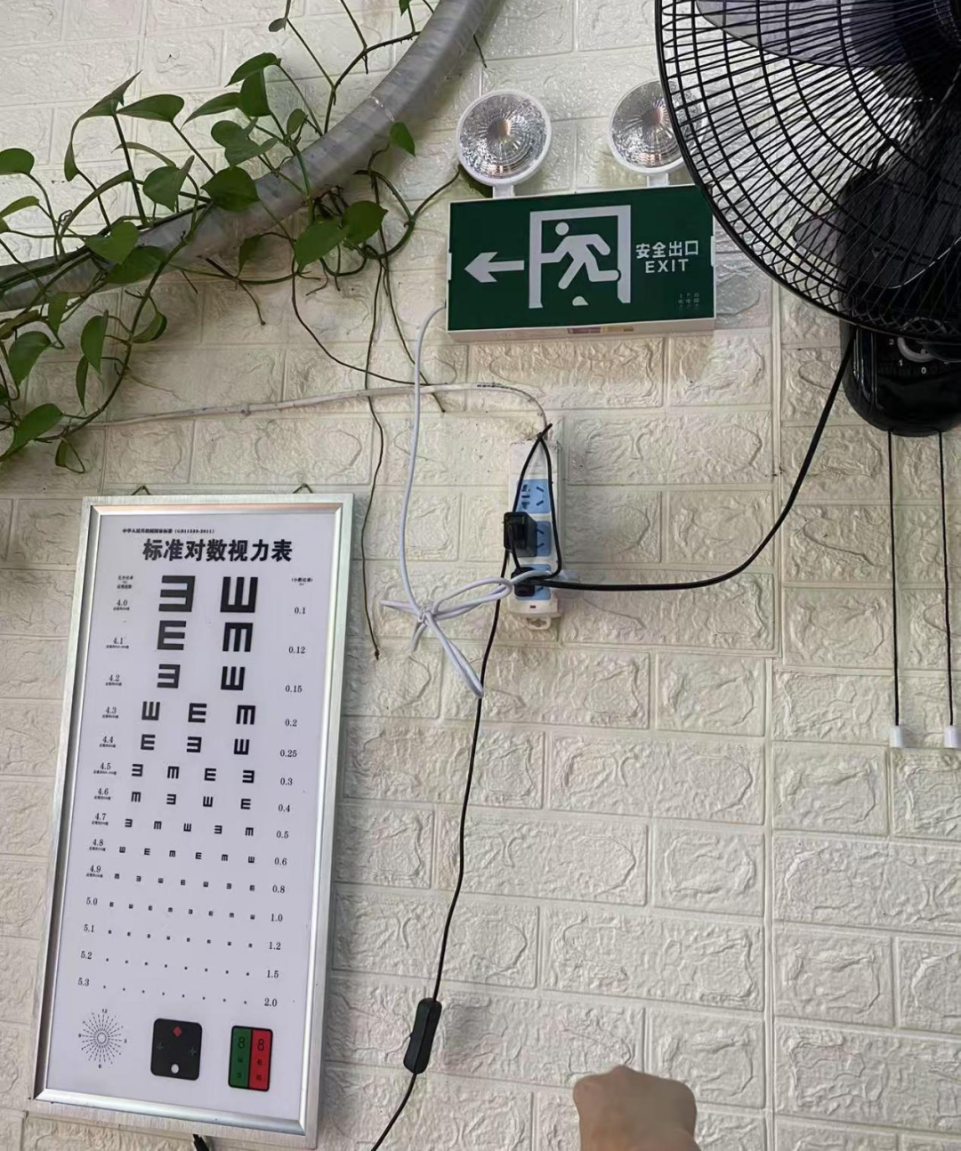 ▲疏散指示标志未保持完好有效