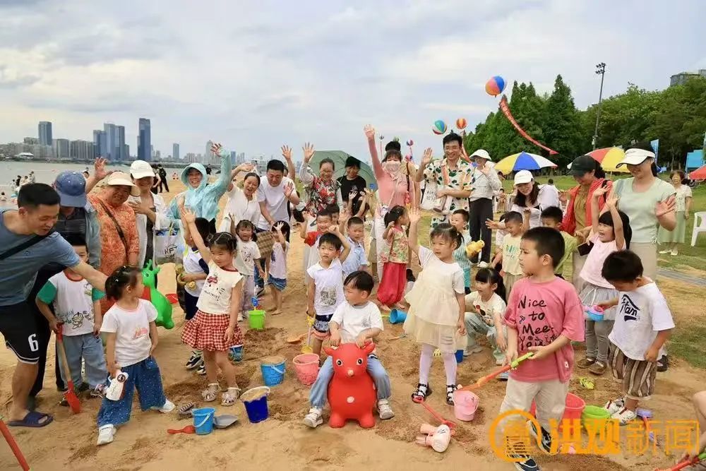 赣江“两滩七湾”天然泳场正式开放 南昌市民：像在海边度假