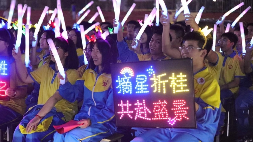 青春如火燃夏夜，誓言如星照征程｜河间英华学校举行初三解压夜喊活动