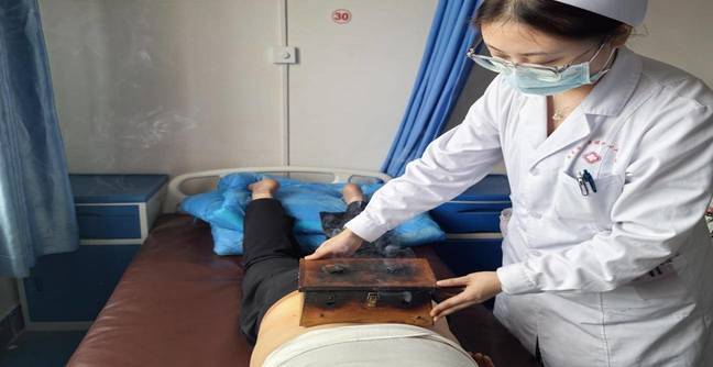 艾灸拔罐齐上阵　华亭中医理疗收获一波好评