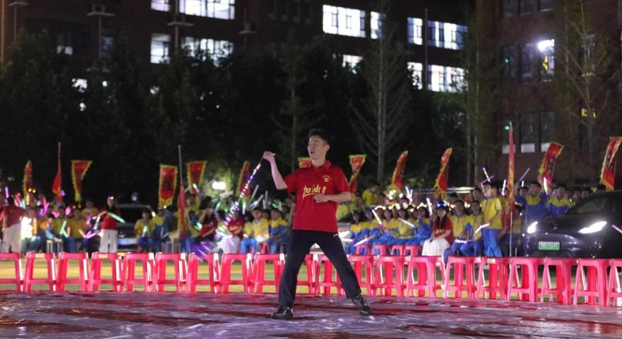 青春如火燃夏夜，誓言如星照征程｜河间英华学校举行初三解压夜喊活动