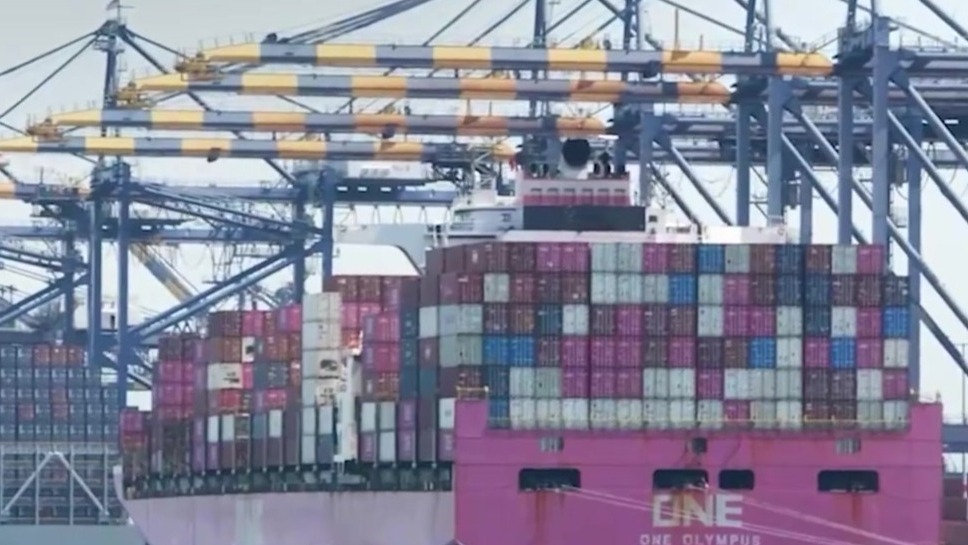 中方手一挥，与五国签55份协议，美国又想赖账，数万亿债务或爆雷