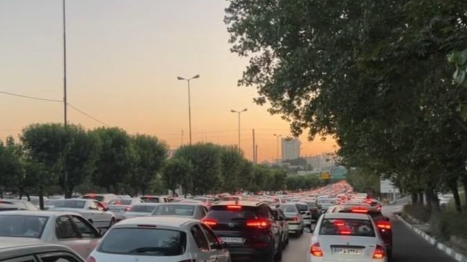 凤凰记者目击以色列空袭德黑兰多区，摄影师家中遇袭，携妻儿出逃