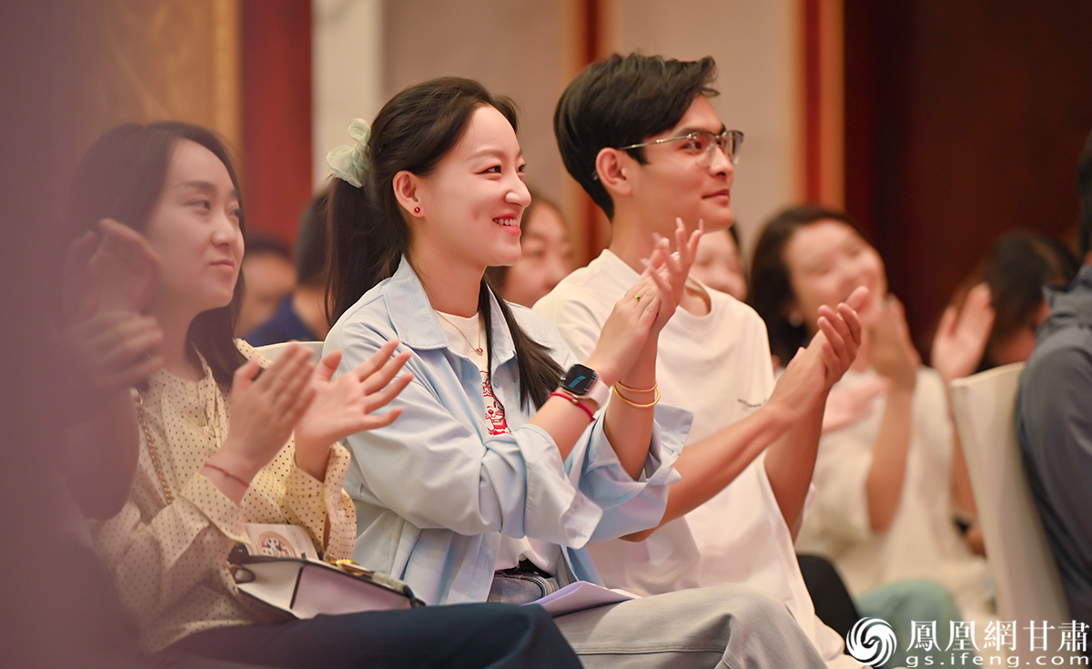 开放麦宣讲让青年学子在愉悦的氛围中领略理论知识的魅力