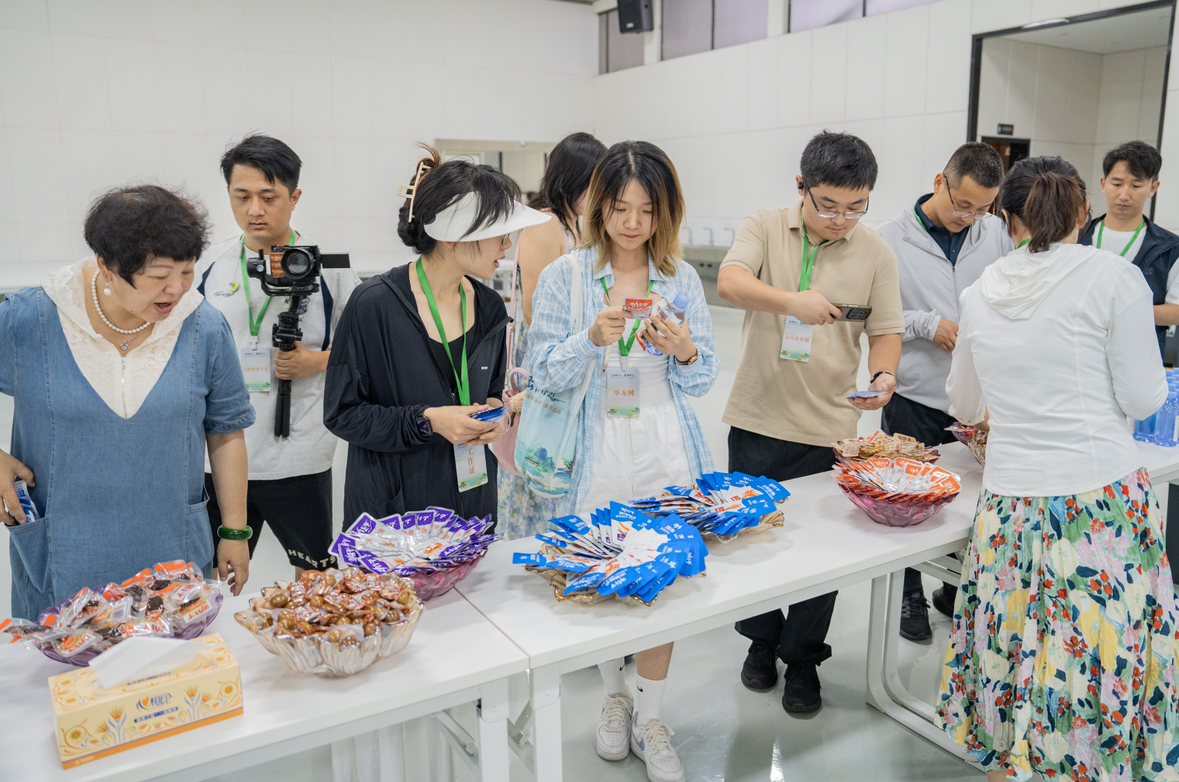劲仔小鱼‘游’出大产业：从洞庭湖畔到全球餐桌的健康零食传奇