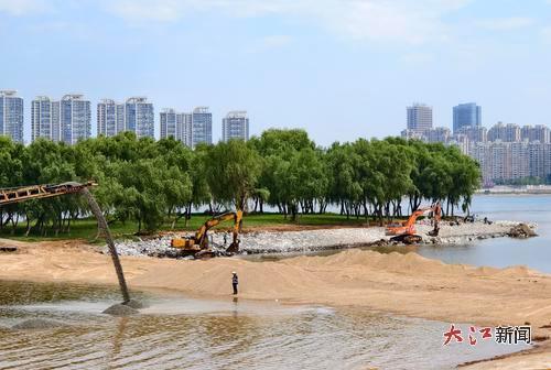 建设中的七星湾天然泳场(资料图)。信息日报全媒体记者王祺摄