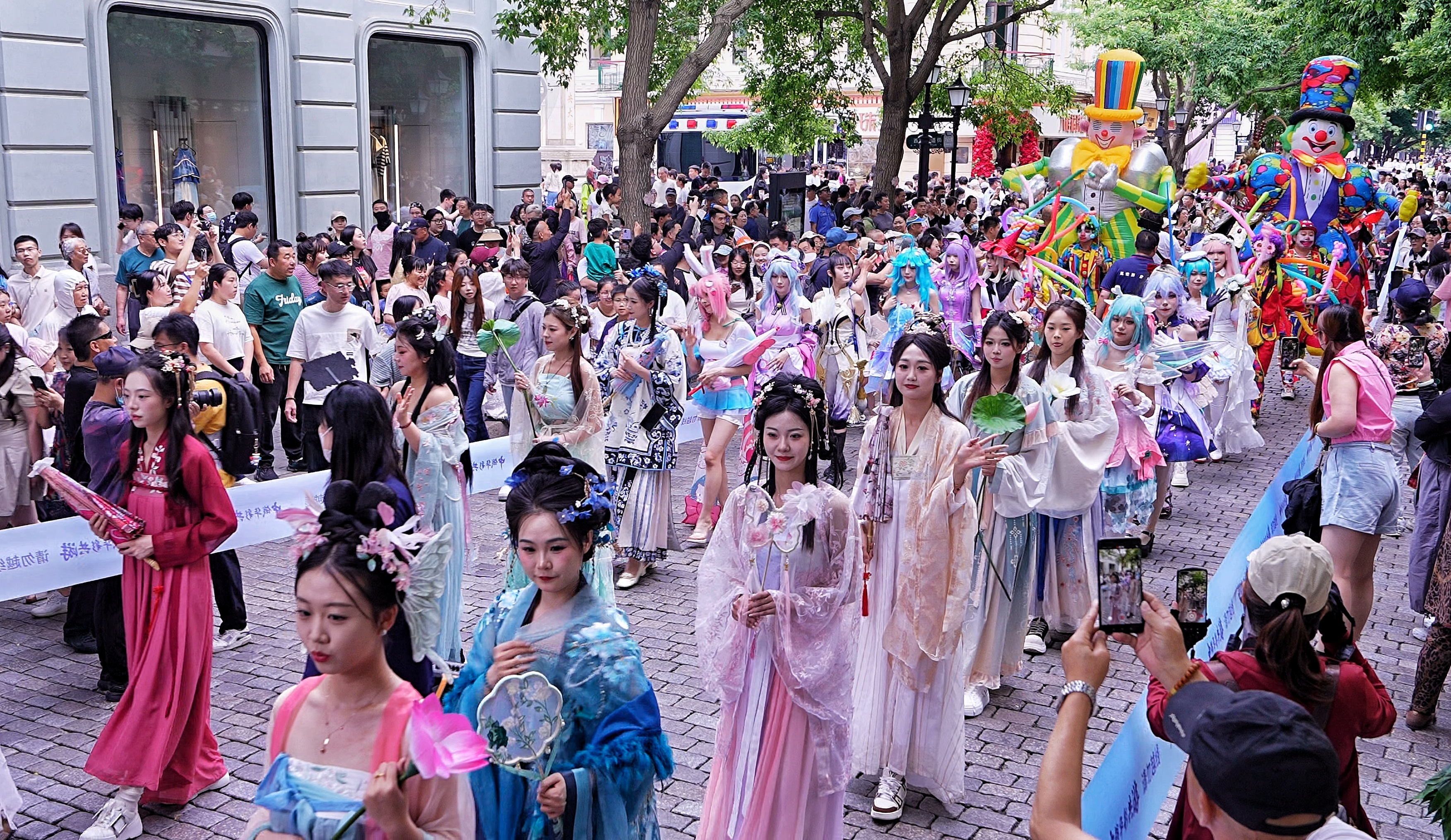 汉服展现东方韵味