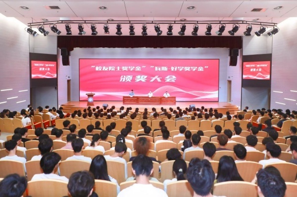 颁奖典礼现场（摄影：施培松）