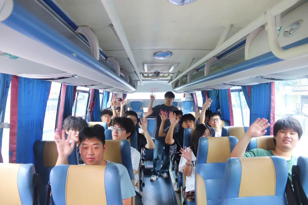 院校学生体验“乐享专线”