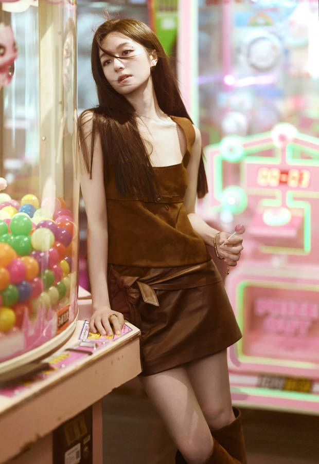 搜狐娱乐讯 近日,一组李兰迪游戏厅氛围感美照曝光。