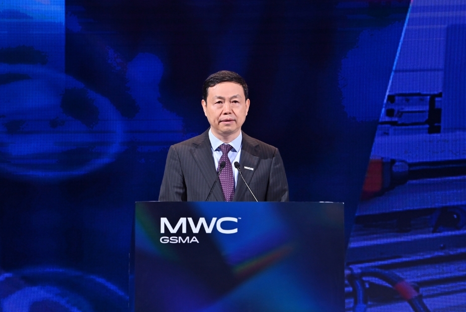 中国移动董事长杨杰：“AI+”引领智能涌现，开启碳硅融合新未来