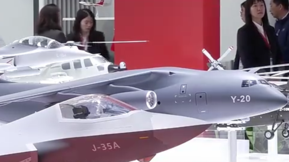 中国军机“明星天团”亮相巴黎航展