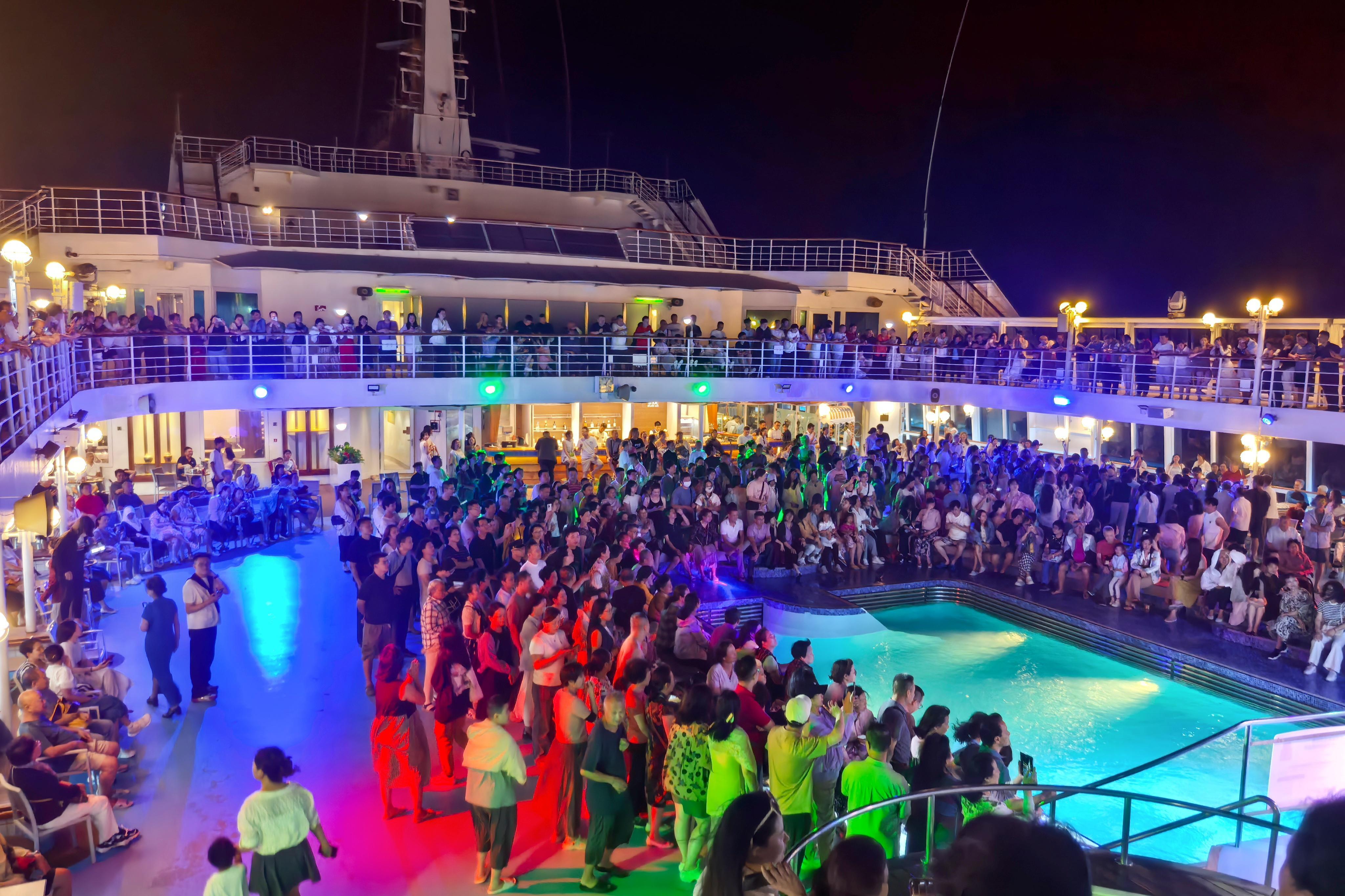 漫游纪｜六天五晚香港冲绳往返，“鼓浪屿”号邮轮深度体验