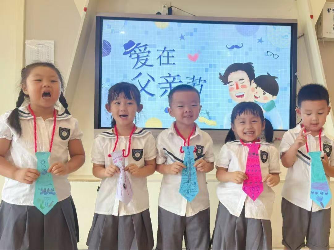 长安区第六幼儿园的孩子们为爸爸做了创意领带
