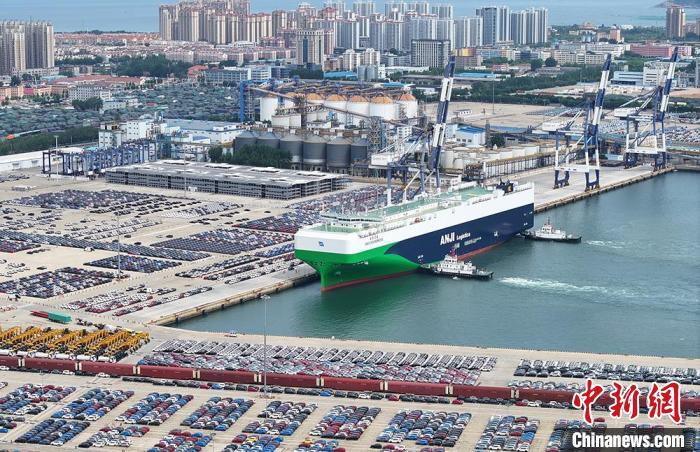 全球最大汽车滚装船从烟台港启航欧洲