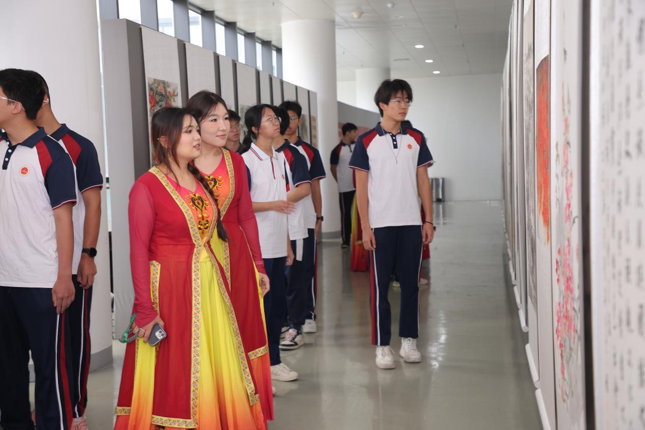 “侨乡视域下铸牢中华民族共同体意识研究”学术研讨会暨五邑大学铸牢中华民族共同体意识研究院启动仪式顺利举办