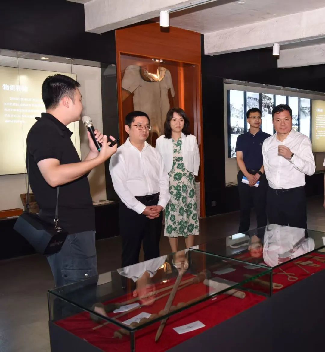 调研甘竹滩洪潮发电站和甘竹滩文旅产业发展集聚区,要求大力弘扬“敢为天下先、敢饮头啖汤”精神。