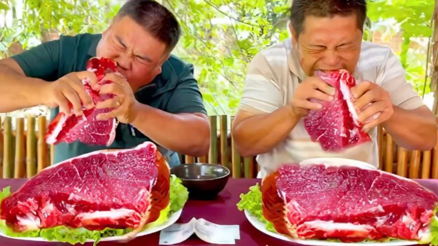 生吃2斤牛肉挑战赛！我是一口都不敢吃