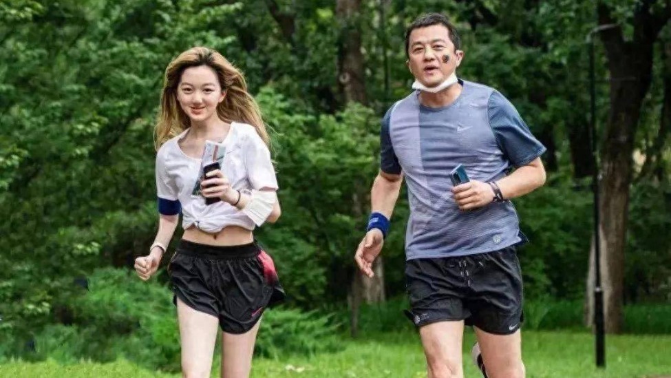 李嫣惊艳蜕变，兔唇消失颜值翻倍，王菲李亚鹏骄傲女儿风采尽显封面图