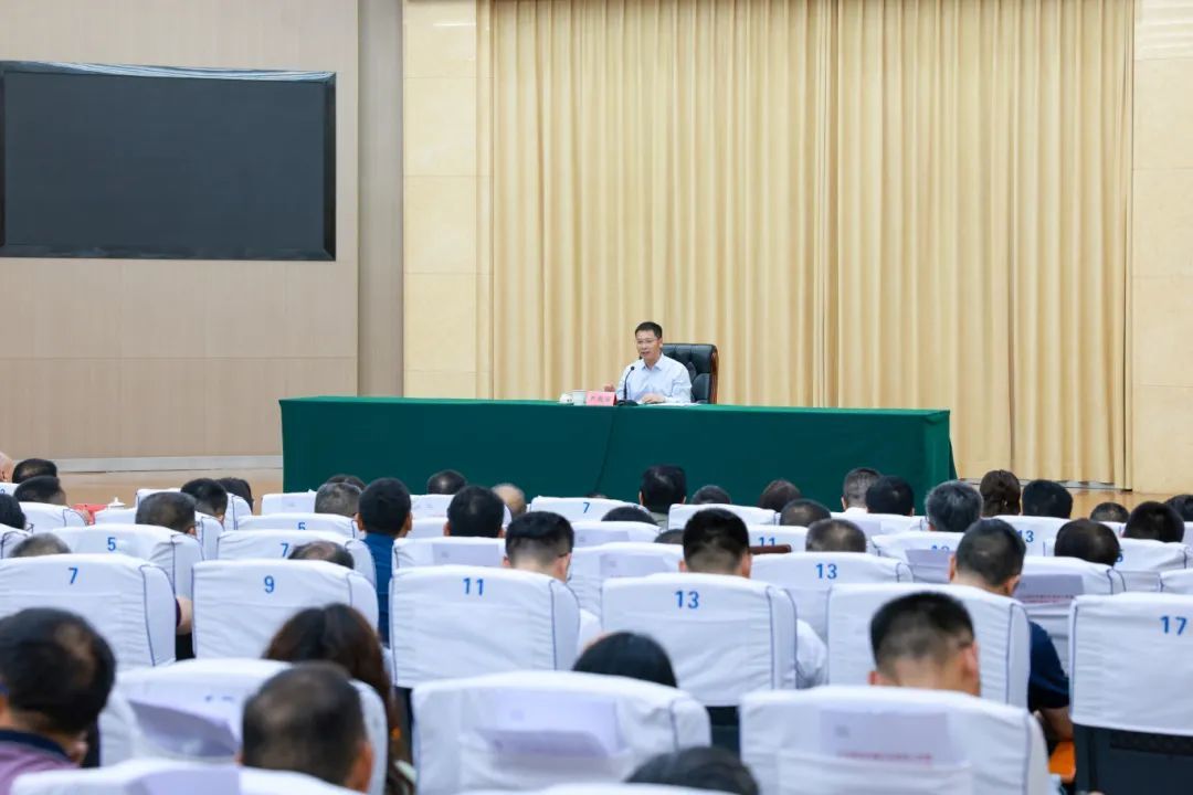 ▲区委深入贯彻中央八项规定精神学习教育警示教育会。记者 王京华 摄