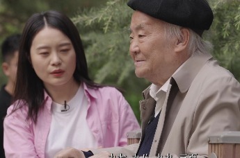 我们去养老院和钱理群散了会儿步