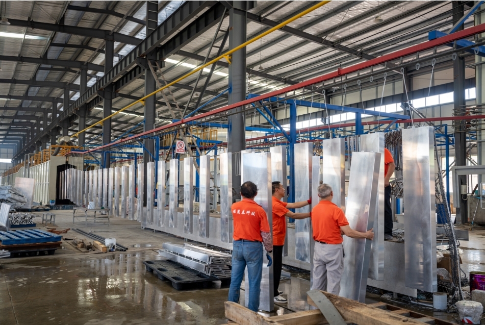 生产实景图（安义县委宣传部供图）