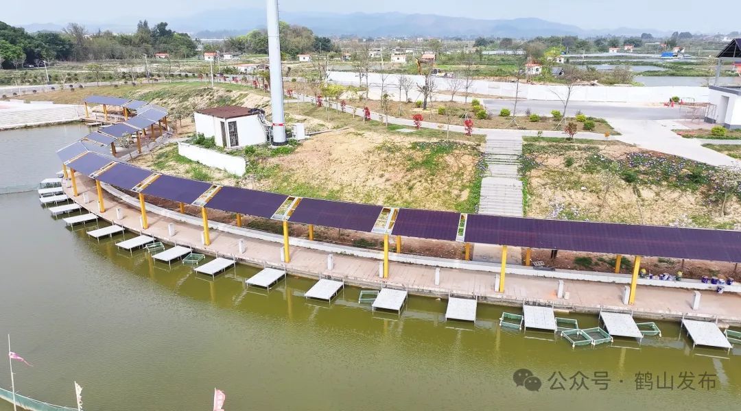 作为鹤山市农房光伏改造试点，大埠村建设光伏长廊、光伏公厕、光伏看护房等，图为光伏长廊（伍建军 摄）