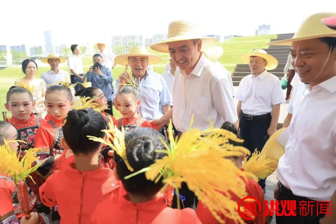 李紅軍調研南昌九洲公園插秧體驗暨夏至祈豐活動