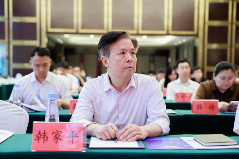 商务部国际贸易经济合作研究院信用研究所所长、研究员，中国服务贸易协会商业保理专委会主任韩家平