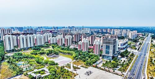 永清在对接京津、服务京津、融入京津中加快发展。图为近日航拍的永清县城。