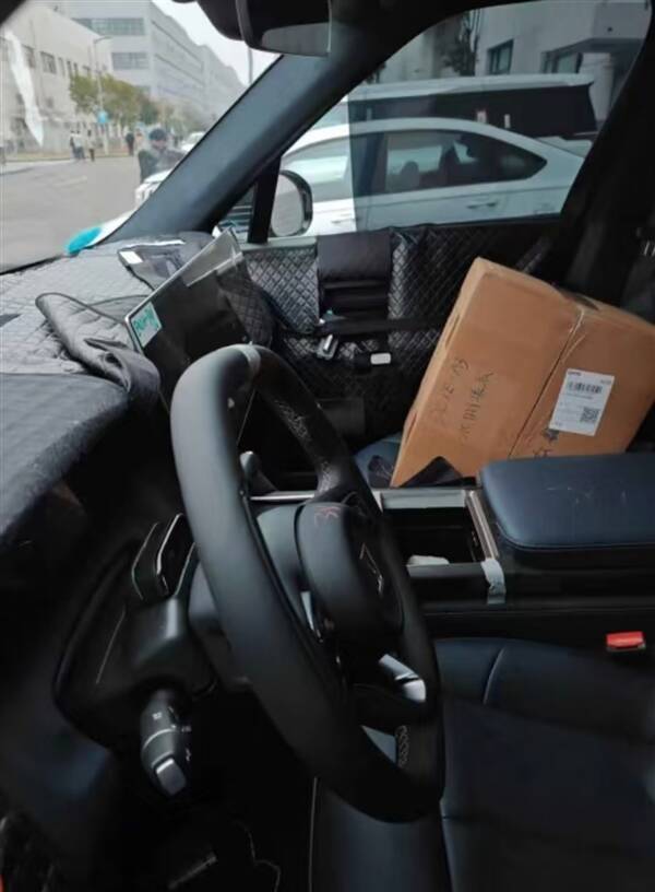 和外观反差极大 疑极氪9X内饰曝光:一点也不像劳斯莱斯库里南