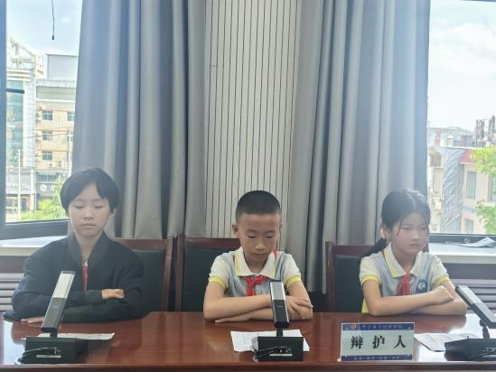 未成年人盗窃案搬进课堂 华亭小学生当起“检察官”