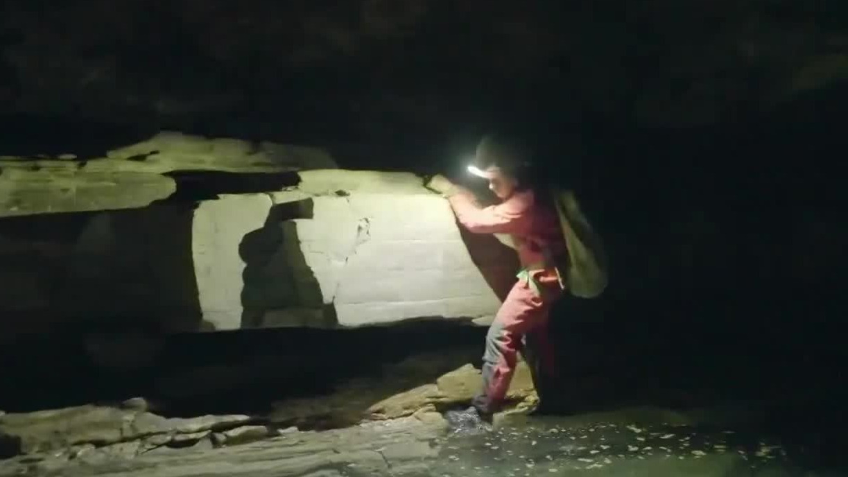 向地心深处前进！法国洞穴探险家把大半人生，都献给了贵州的自然风物