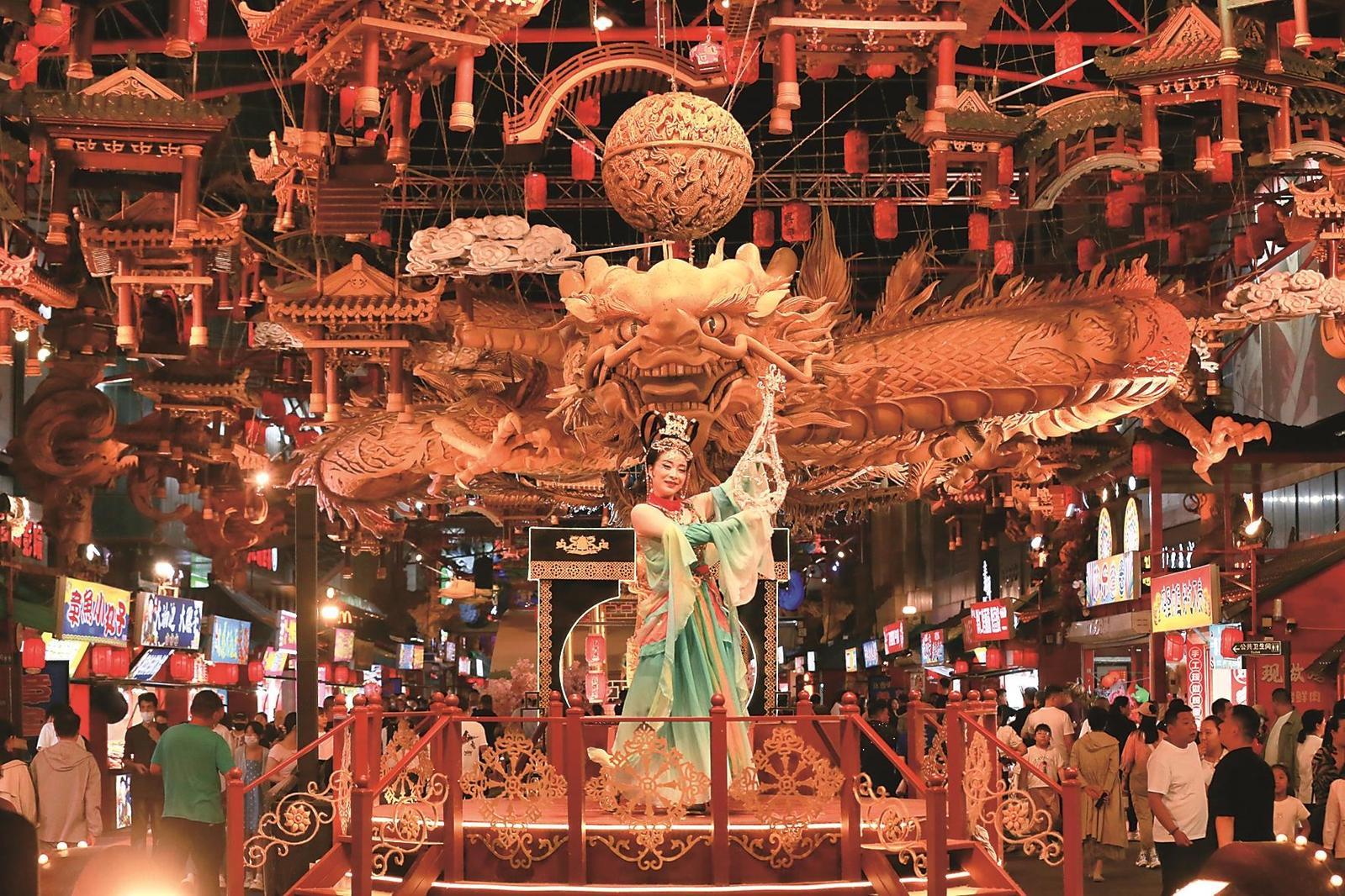 四平市“仁兴里”沉浸式文旅街区设置13大主题文化点位，为游客提供沉浸式体验。
