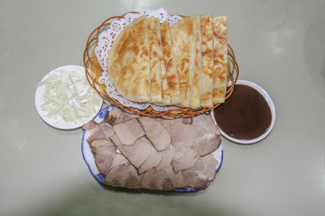 △吉林省风味小吃：李连贵熏肉大饼。（图/图虫创意）