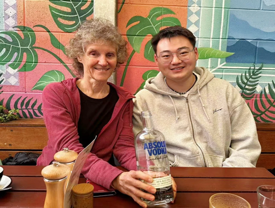 黄煜聪和A/Prof. Neomy Storch 的合照