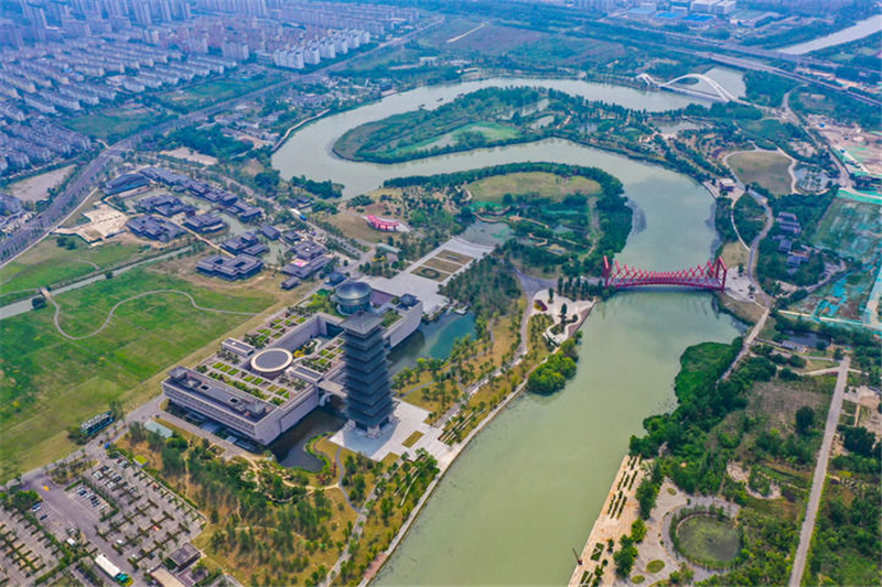 2022年5月25日拍摄的扬州市运河三湾景区。新华社记者李博摄