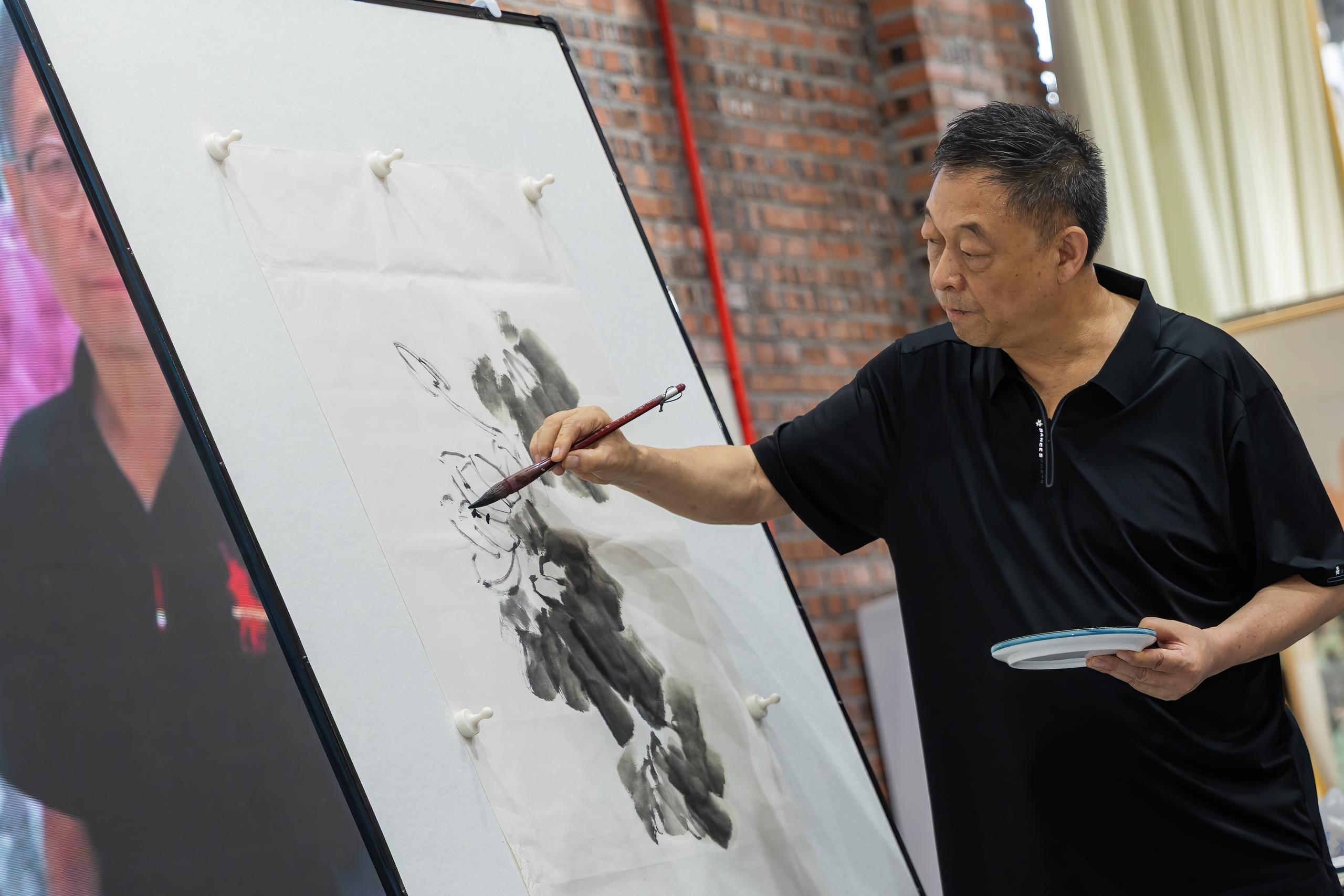 让艺术精品走进千家万户——东华慧美艺术馆举办开馆一周年庆典活动