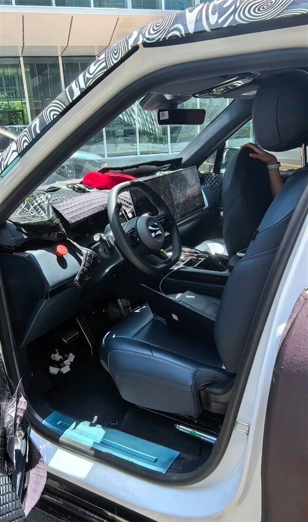 和外观反差极大 疑极氪9X内饰曝光:一点也不像劳斯莱斯库里南