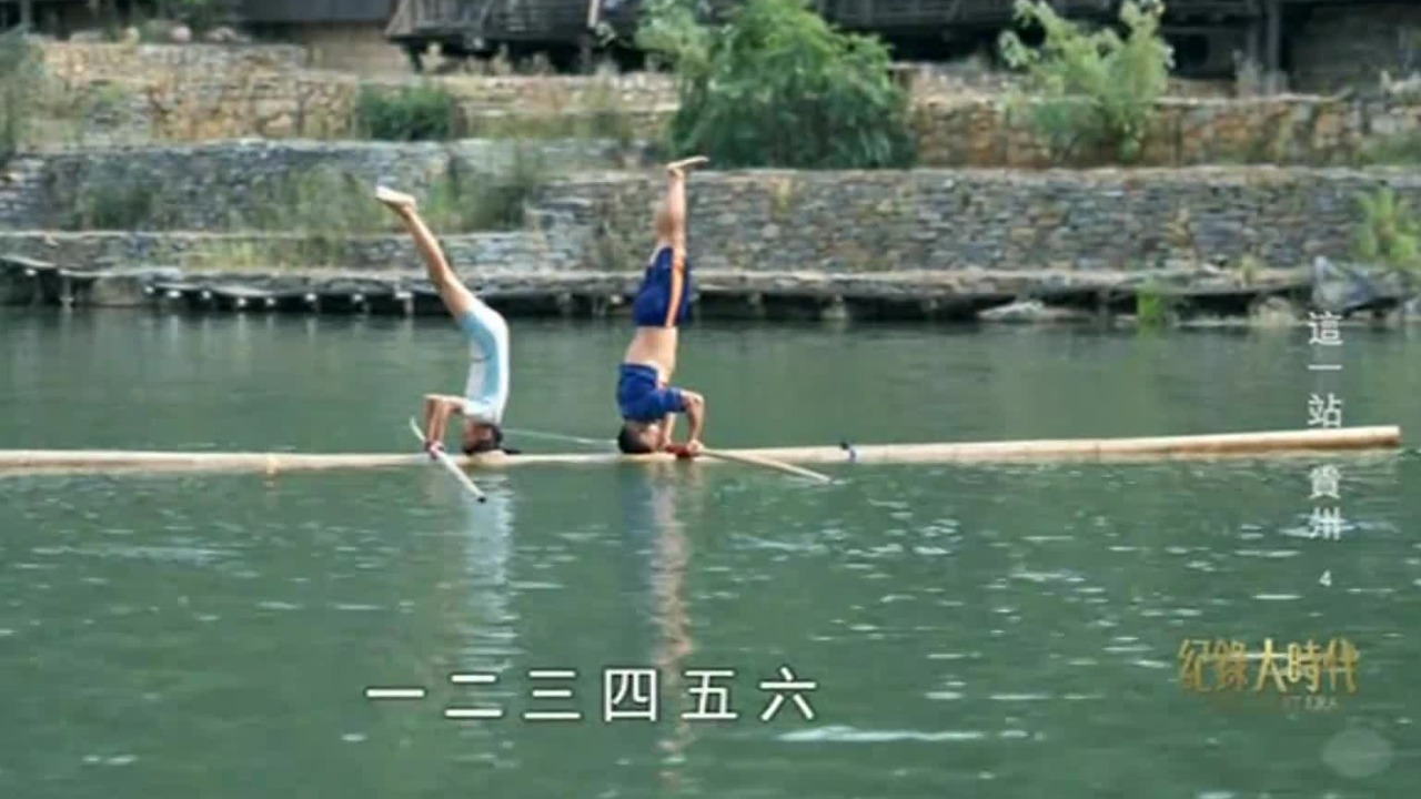 成功犹如水滴石穿！她无数次地练习高难度动作，倒立坚持的时间逐渐延长