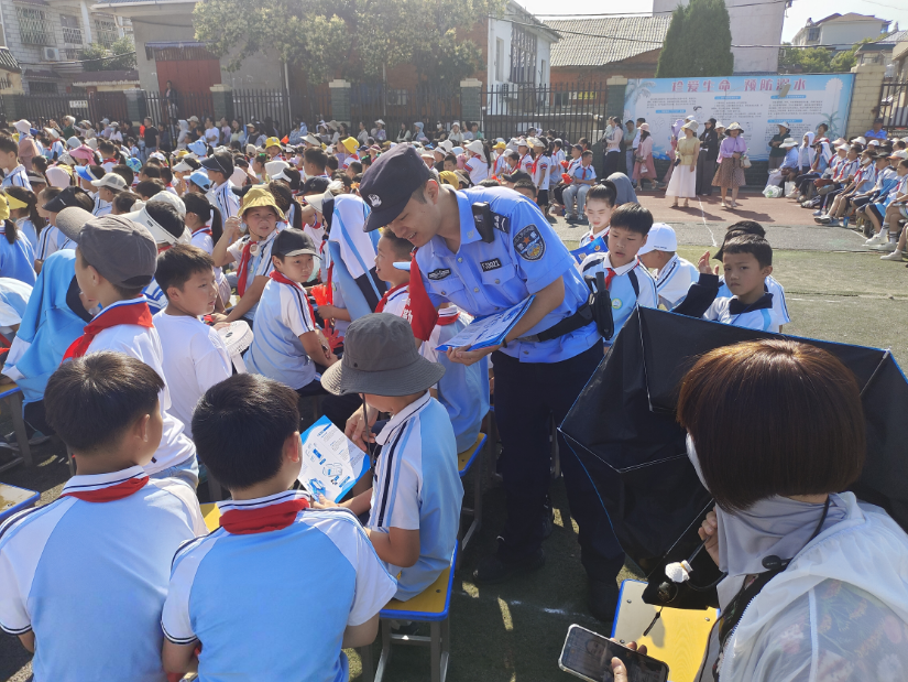 江西庐山市：“三位一体”筑牢校园安全屏障