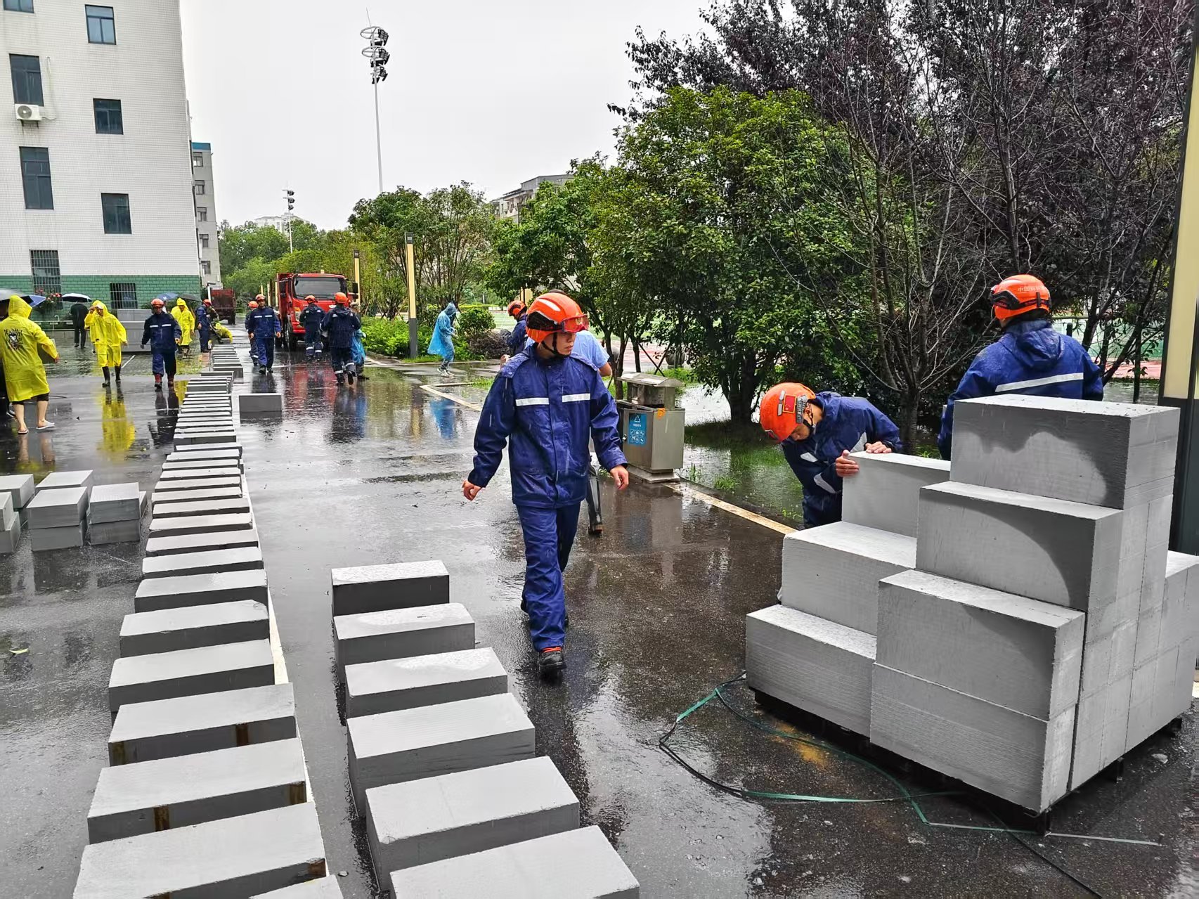 护航中考 应对强降雨 武汉应急在行动