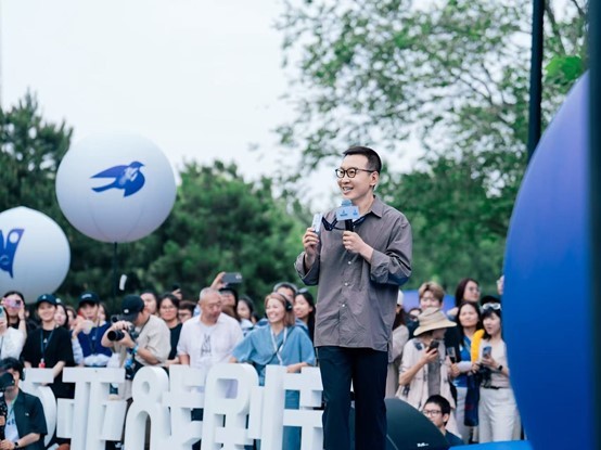 2025阿那亚戏剧节启幕：以“情感和理智”共筑海边艺术乌托邦