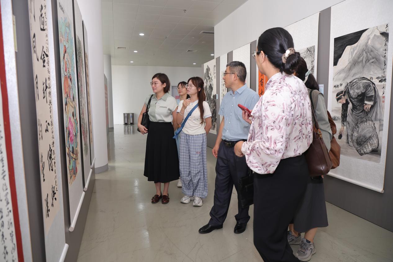 “侨乡视域下铸牢中华民族共同体意识研究”学术研讨会暨五邑大学铸牢中华民族共同体意识研究院启动仪式顺利举办
