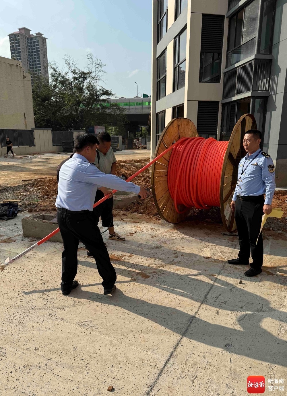 执法人员查获的涉案电缆产品