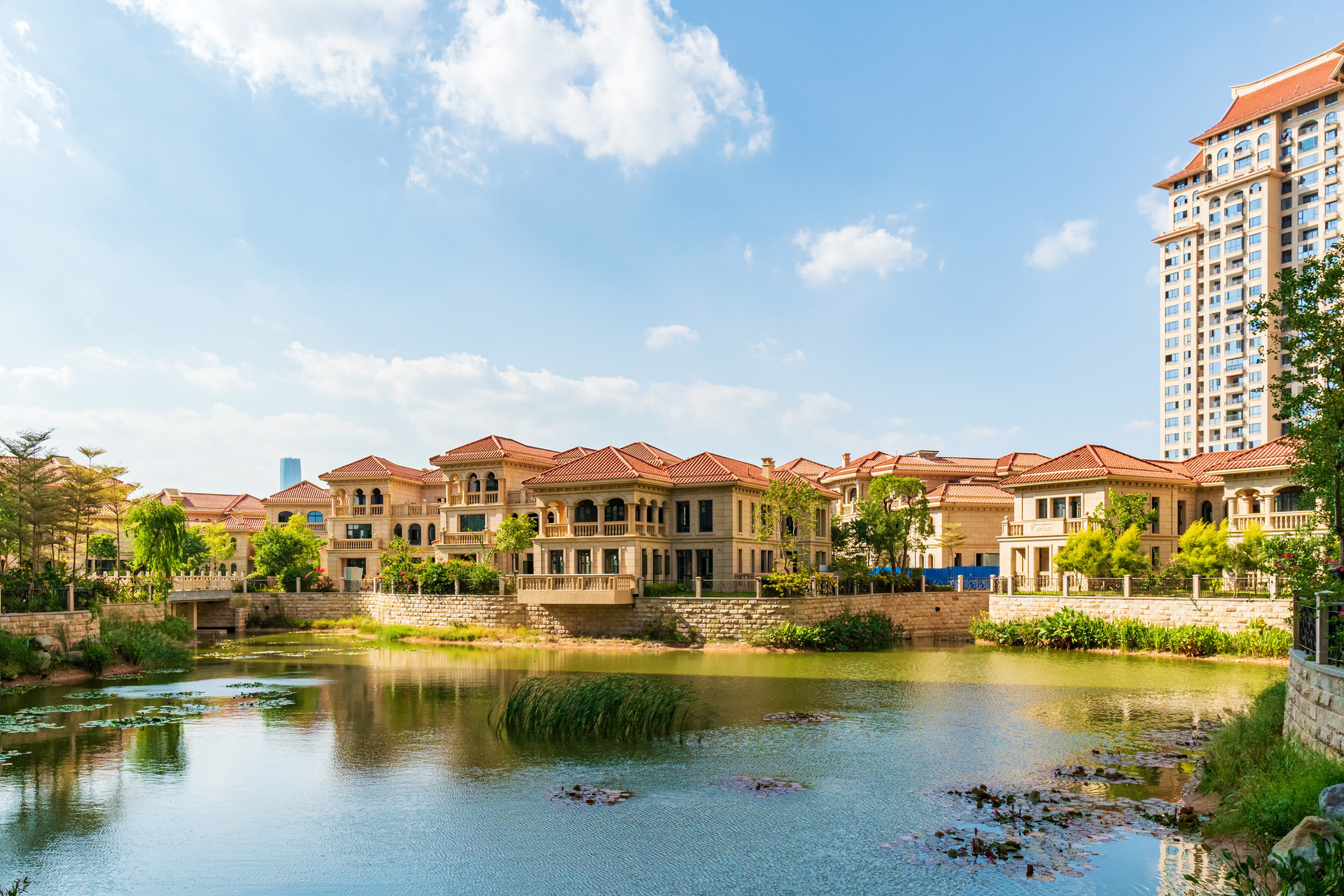 提升居民幸福感 崂山老旧小区拆违治乱专项整治传佳音